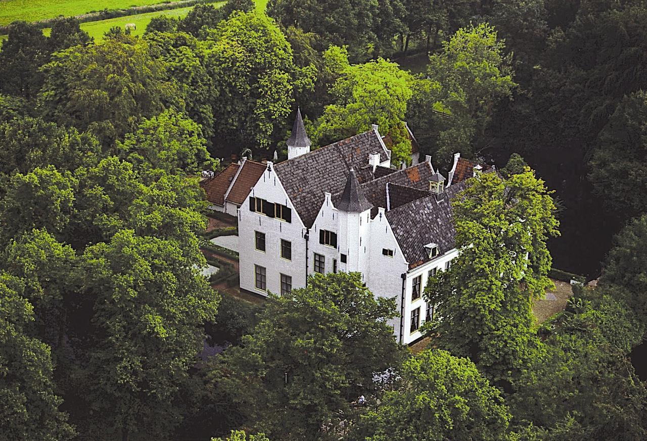 Het Kasteel Van Rhoon Het Koetshuys Bed and Breakfast Exteriör bild